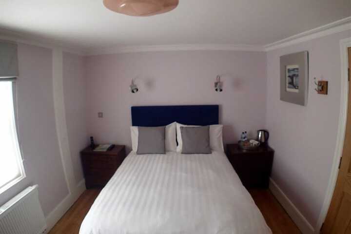 Room 18 of 103