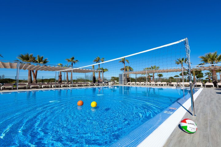 Hotel with Pool