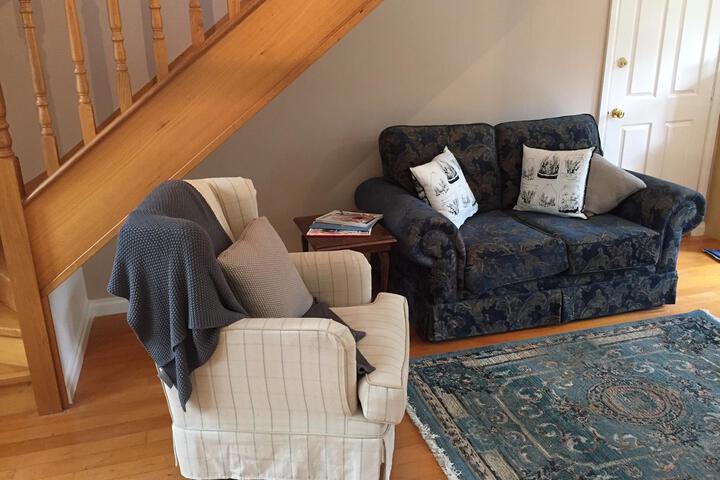 Lounge 2 of 5