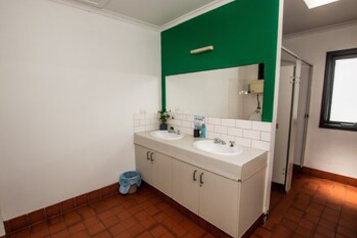 Room 160 of 243