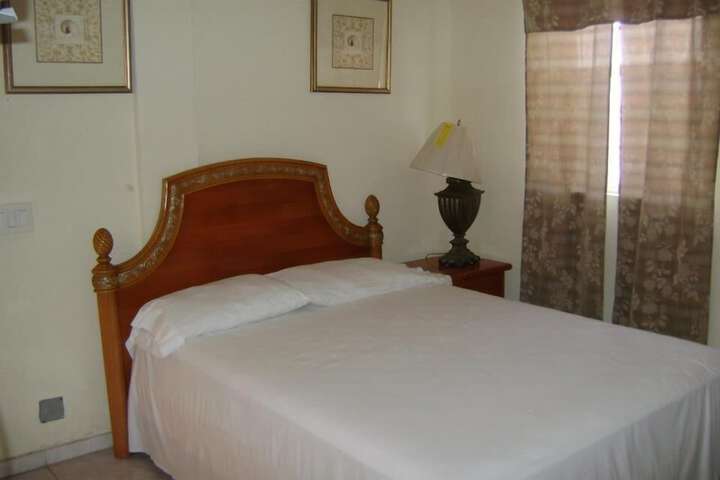 Room 4 of 8