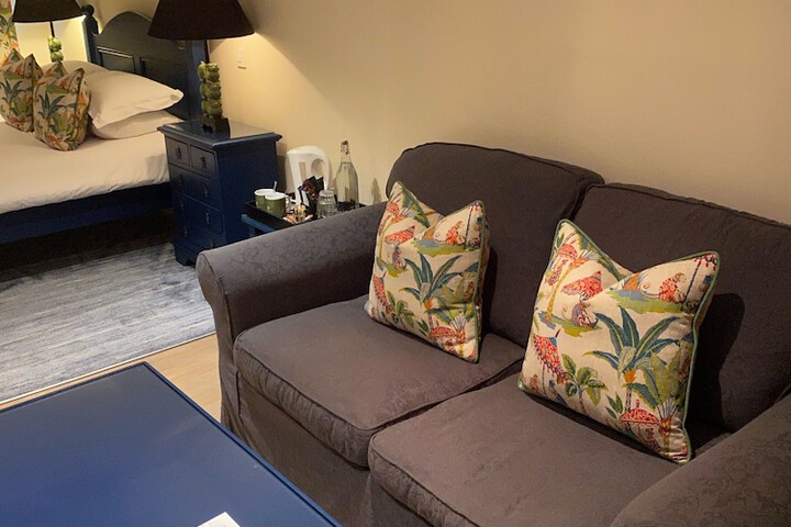 Room 6 of 32