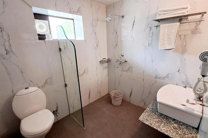 Room 12 of 27