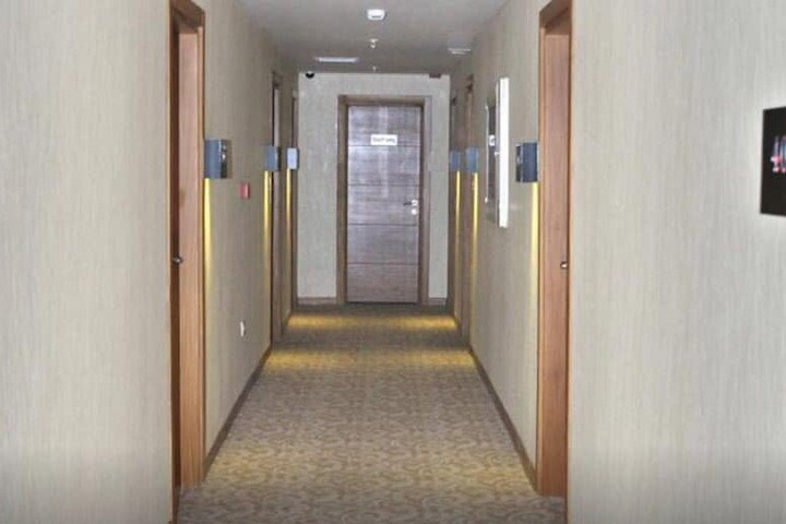 Ballroom/Hall 14 of 15