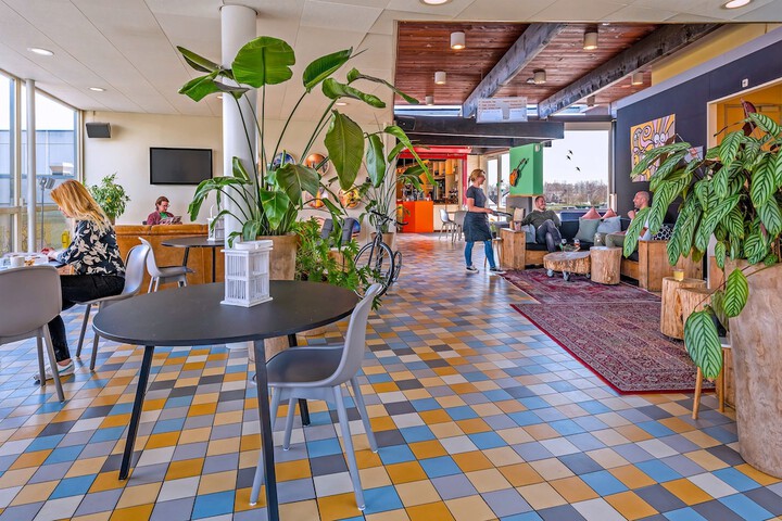 Entrance & Lobby