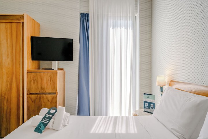 Room 46 of 97