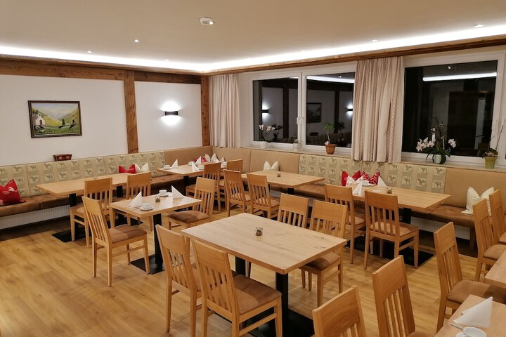 Dining 45 of 64