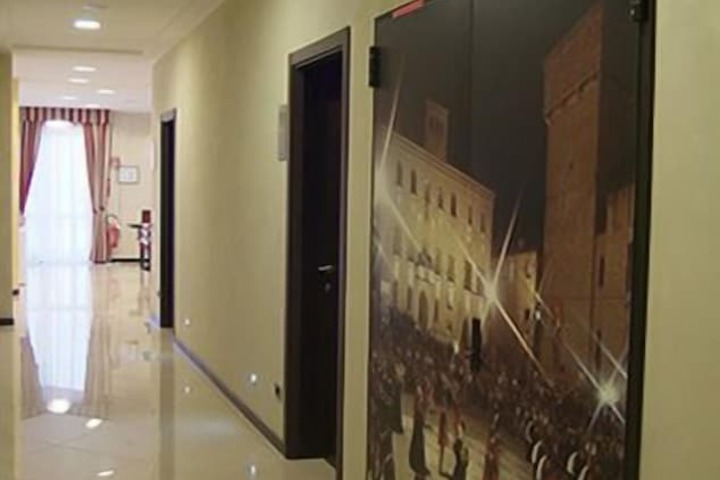 Ballroom/Hall 18 of 23