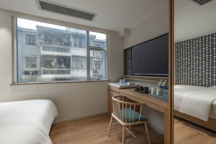 Room 7 of 60