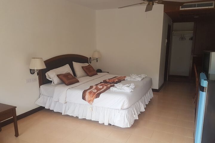 Room 9 of 38