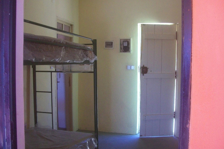 Room 4 of 10