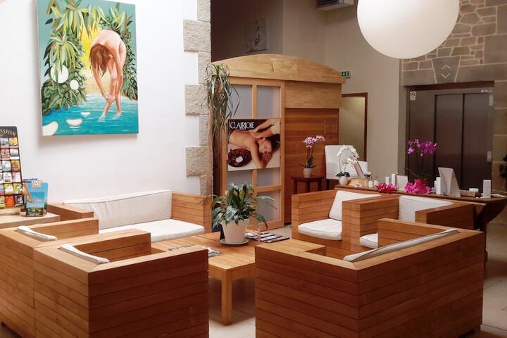 Guest Lobby