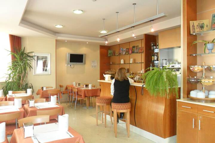 Breakfast area