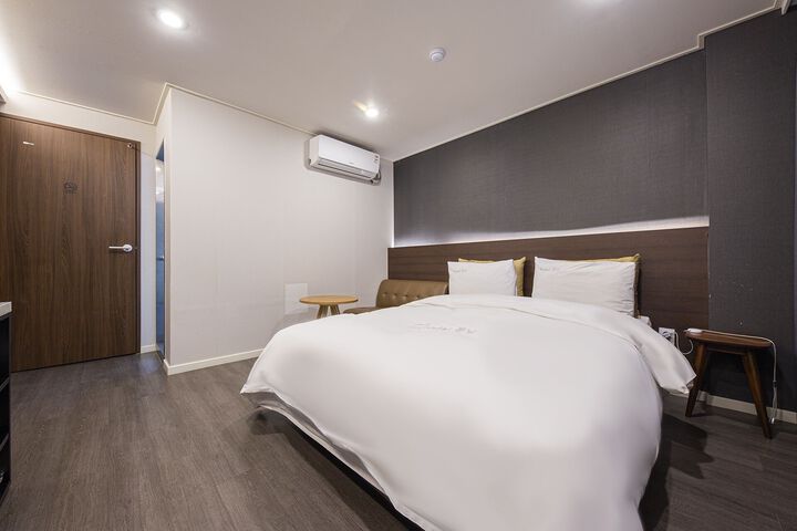 Room 102 of 155