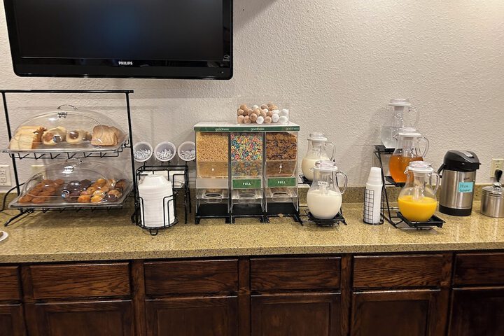 Breakfast/Coffee Service 27 of 38