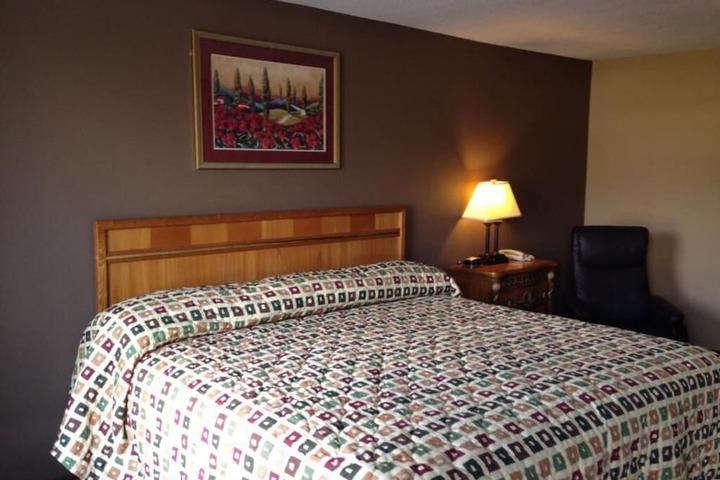 Room 5 of 16