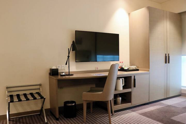 Room 6 of 36
