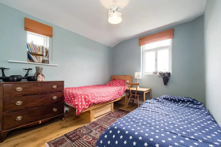 Room 5 of 13