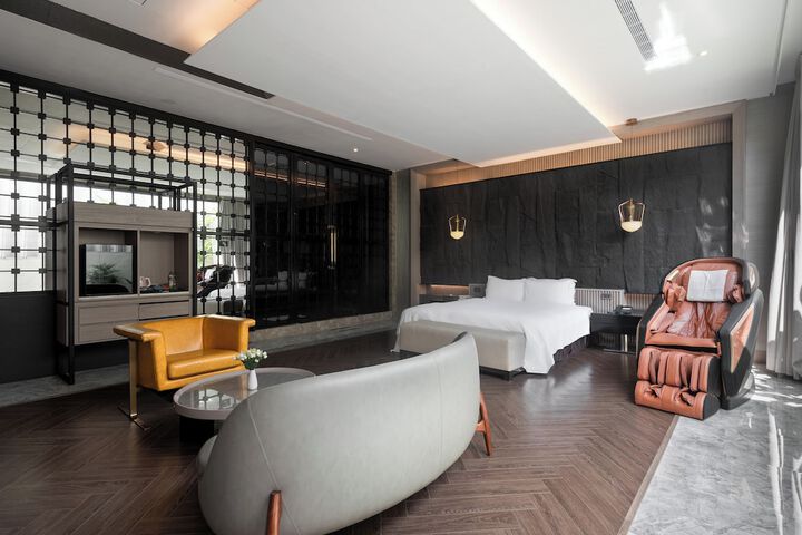 Room 14 of 24