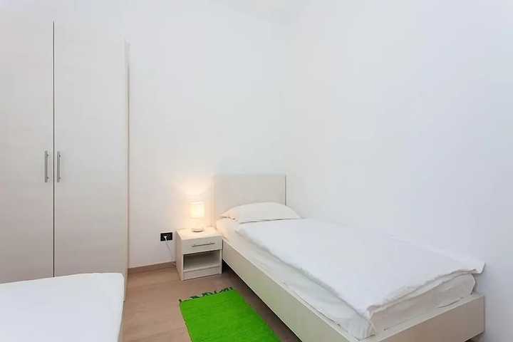 Room 5 of 20