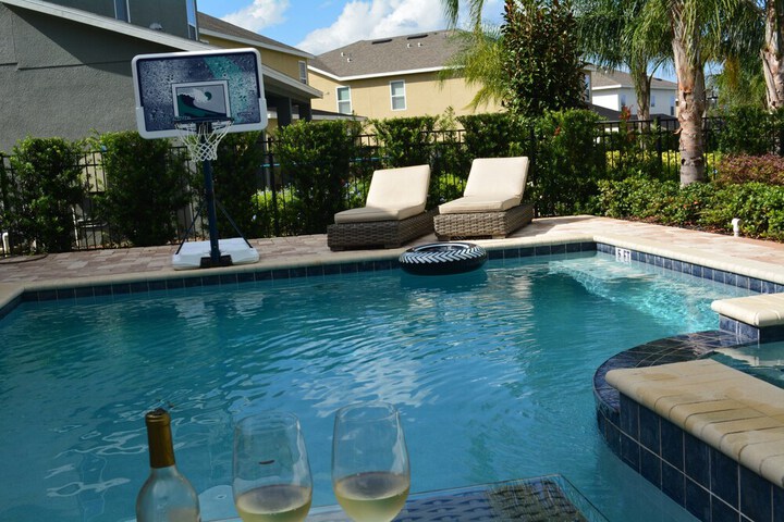Pool 28 of 36