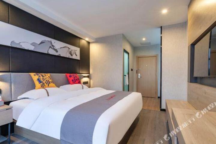 Junyi chain hotel (Yinan Aokema Avenue store)