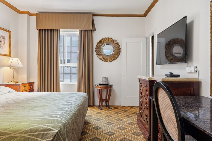 1 King Bed (8 of 33)