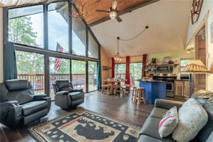 Midtown HideAway - Two Bedroom Cabin