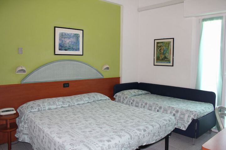 Room 9 of 37