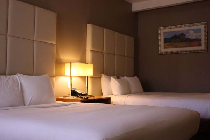 Room 4 of 10