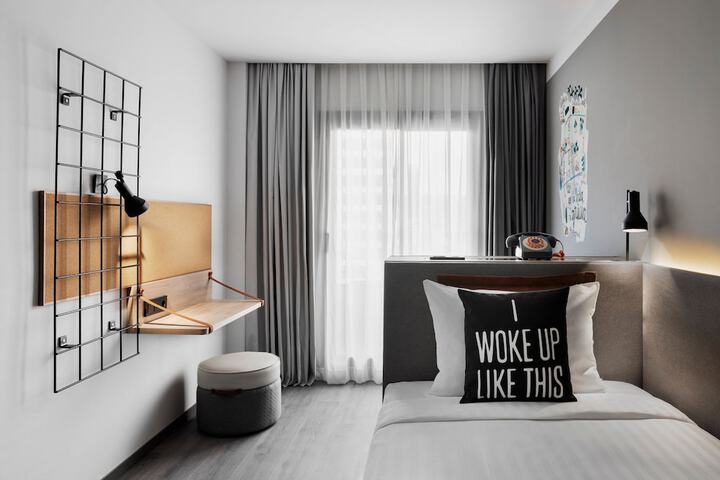 Room 15 of 207