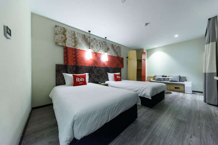 Room 34 of 86