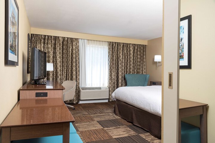 Room 11 of 27