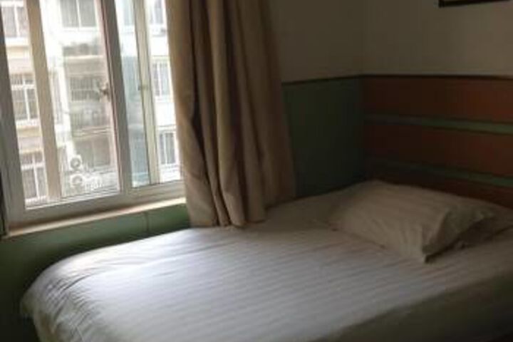 Room 3 of 8