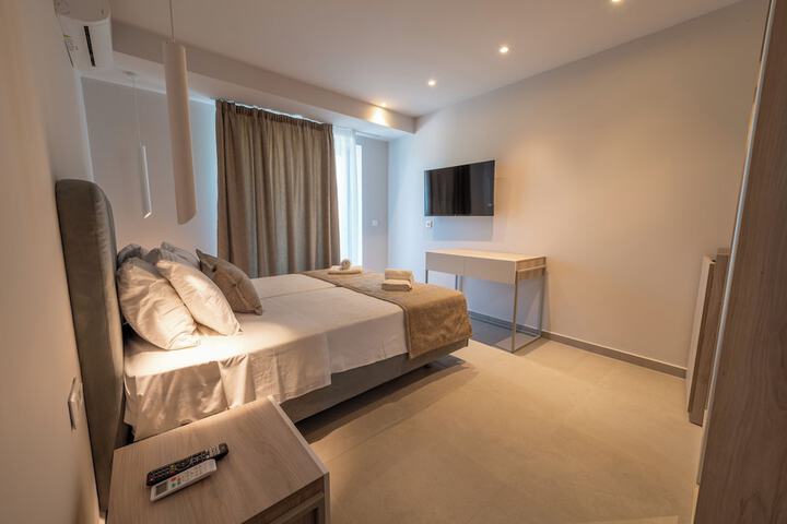 Room 64 of 221