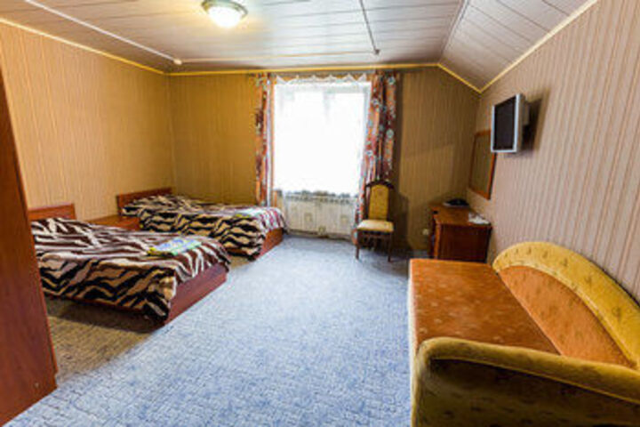 Room 9 of 18