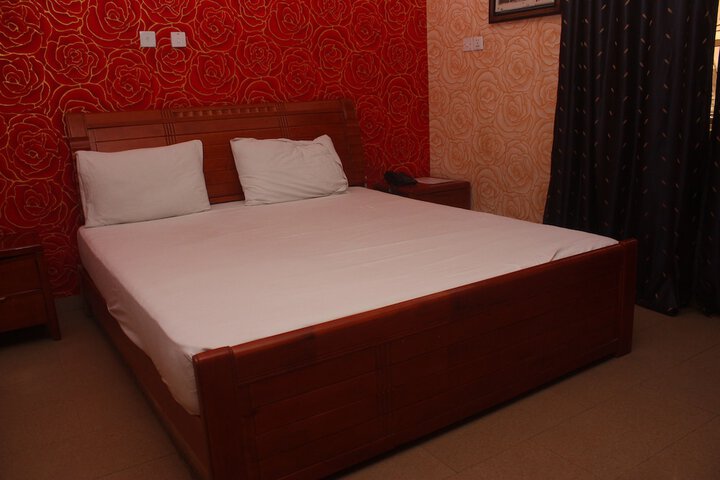 Room 6 of 19