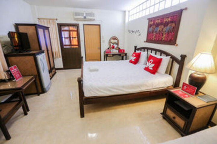 Room 32 of 84