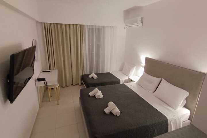 Room 7 of 33