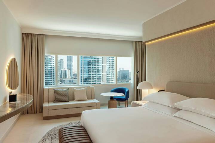 Room 33 of 146