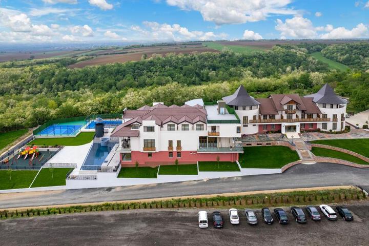 Image of Dve Kule Resort & Winery