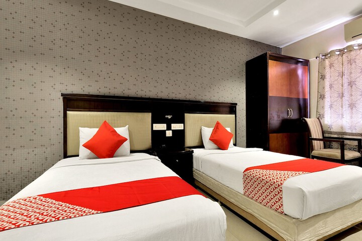 Capital O 12384 Hotel Rudra Grand