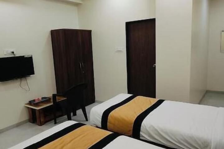 Room 14 of 36