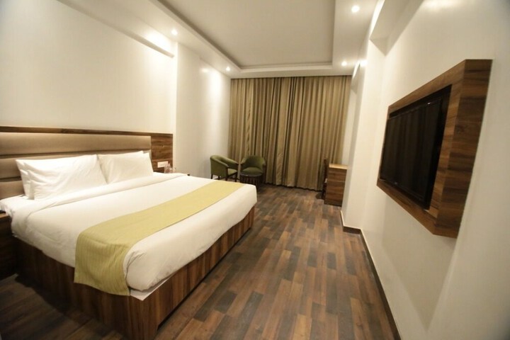 Room 7 of 14
