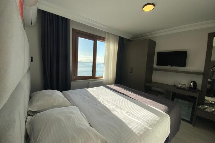 Room 16 of 32