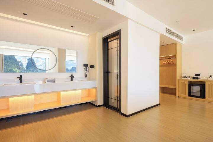 Room 100 of 158