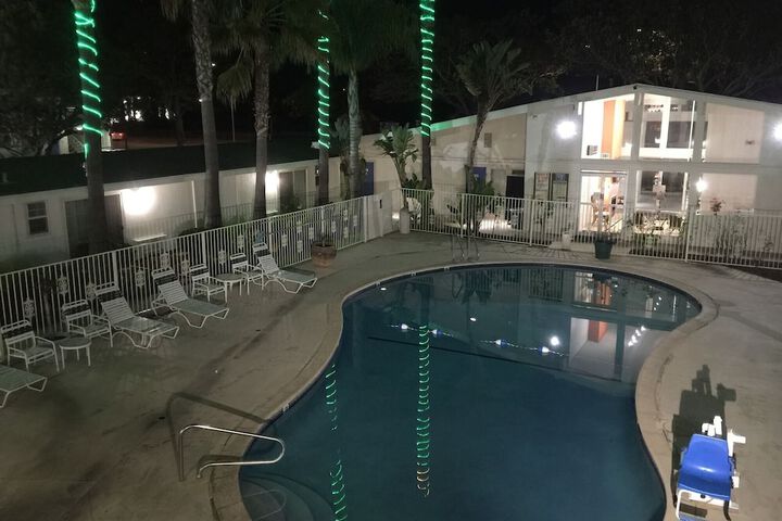 Hotel Pool