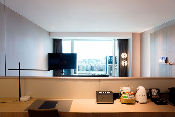Room 15 of 50