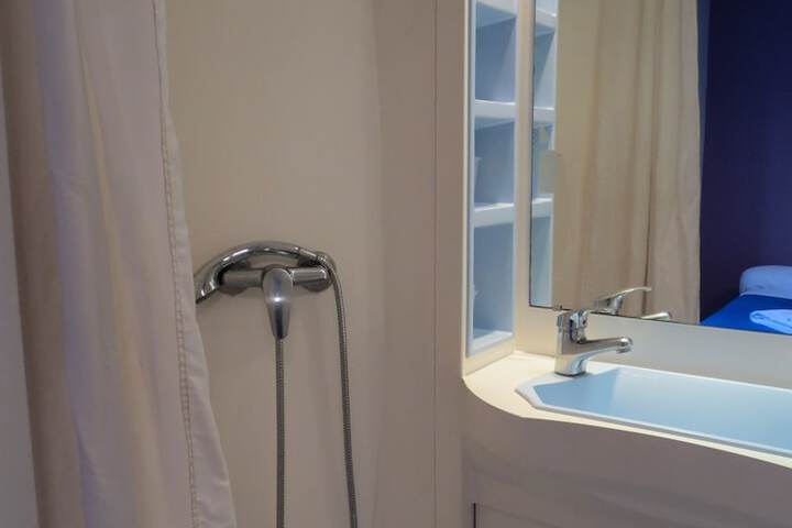 Room 44 of 92