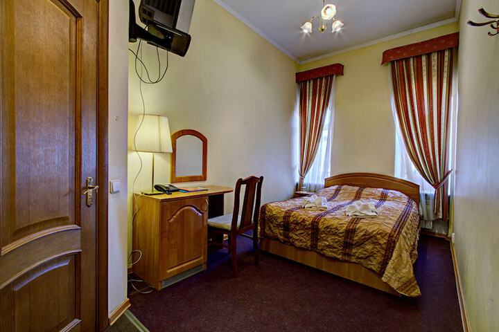 Room 21 of 37